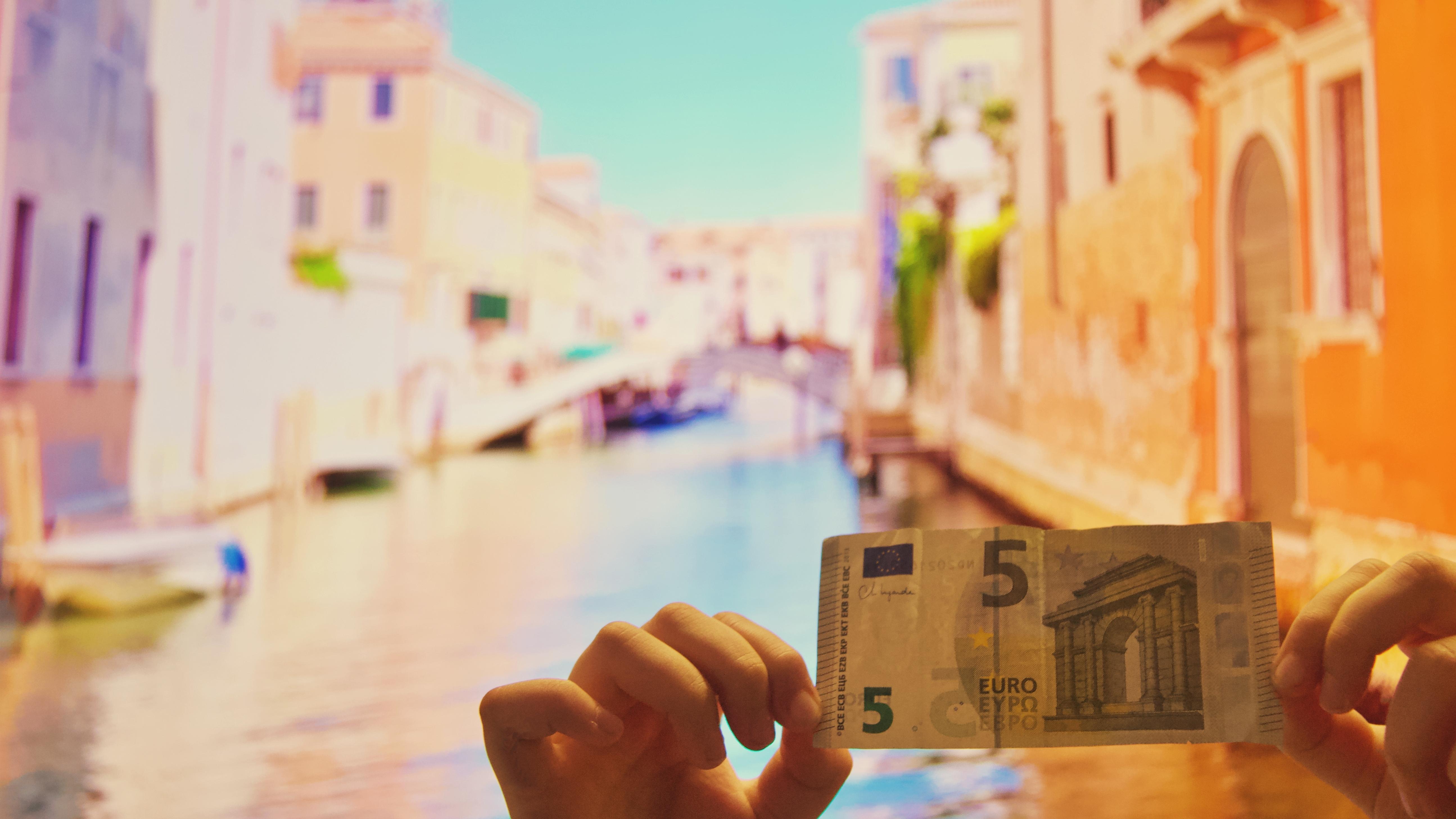 Current 5 EUR banknote. Photo: Photo: RaffMaster / Shutterstock