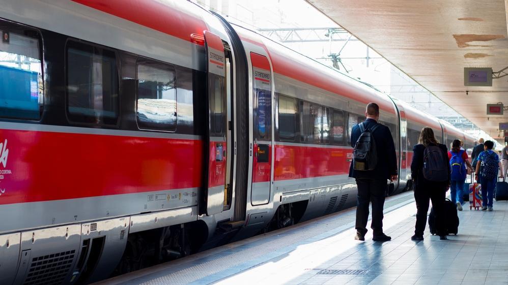 Train in Rome. Photo: romanadr / Shutterstock
