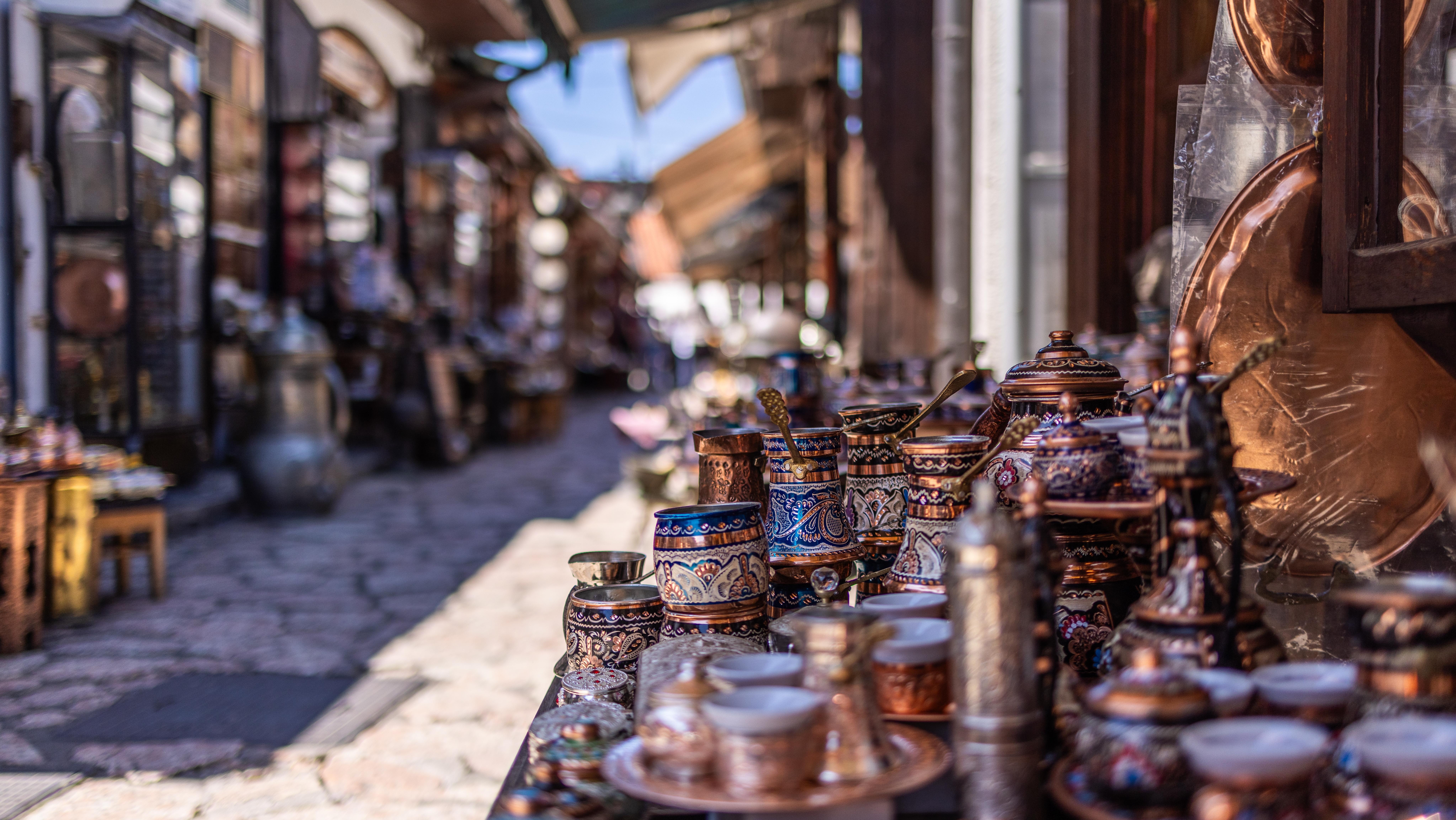 Ba&scaron;čar&scaron;ija bazaar. Photo: Zeuslight by Alexander / Shutterstock.com