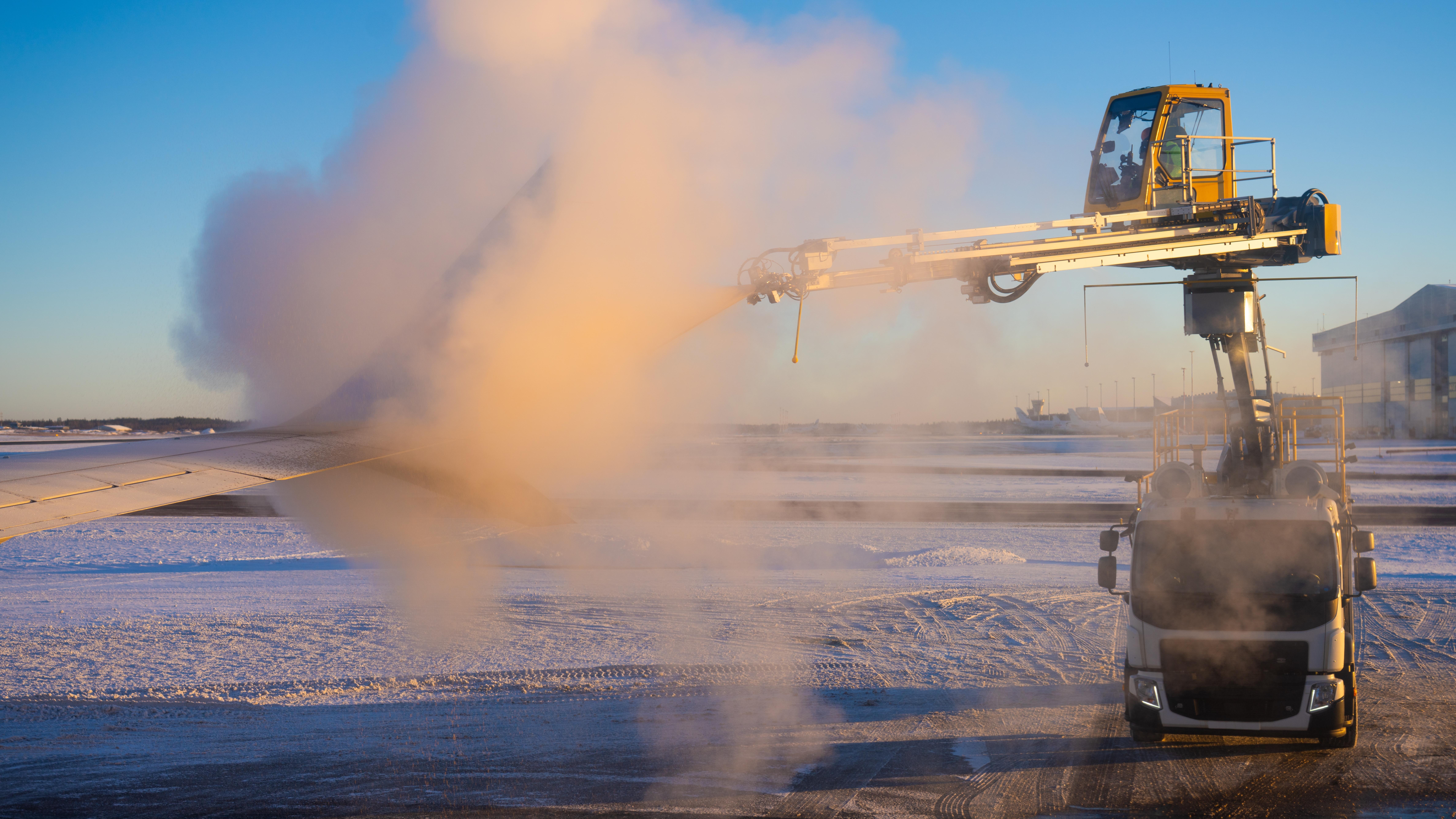 De-icing procedure. Photo: Shutterstock