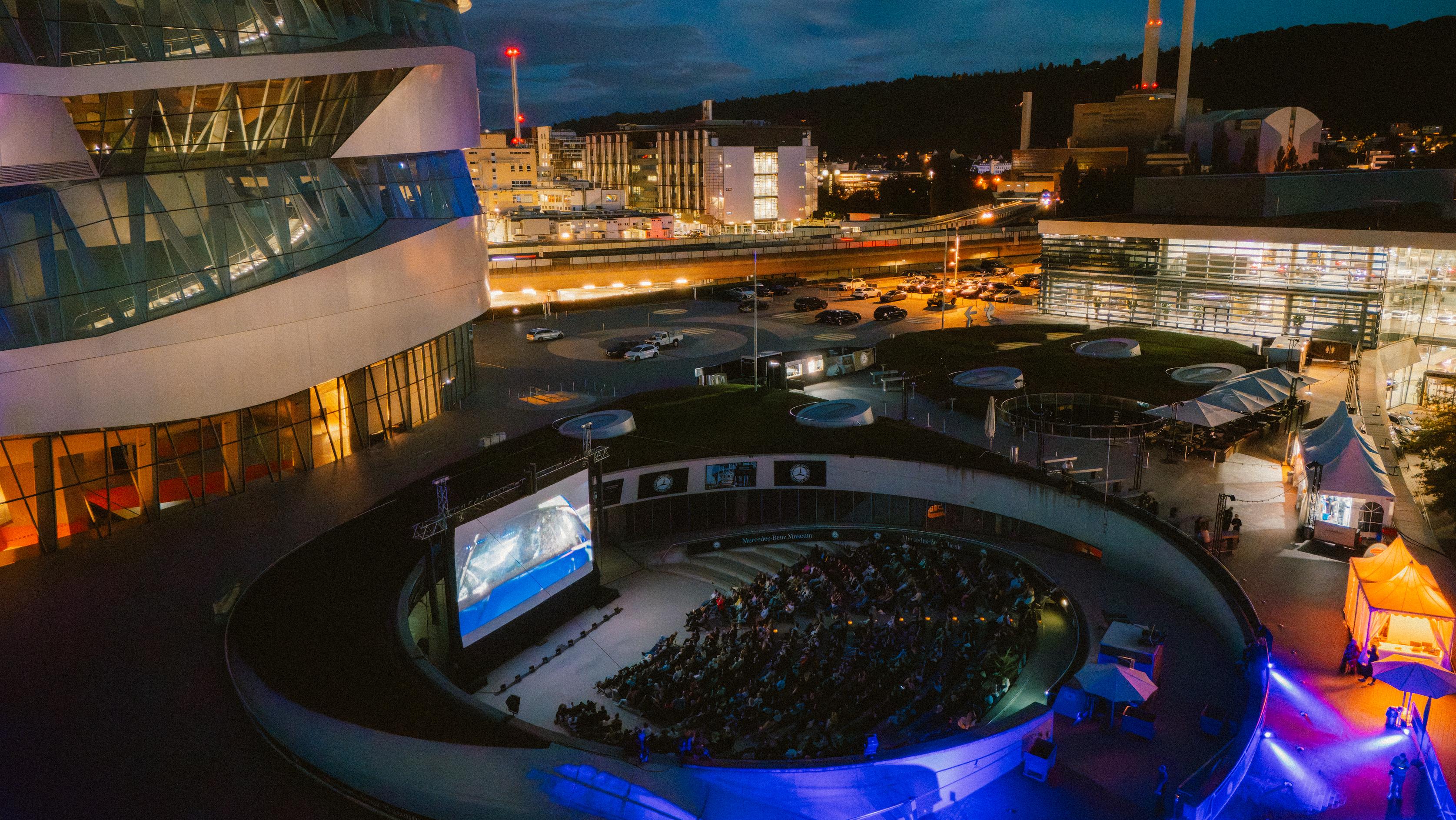 Open-air cinema. Photo: Thomas Niederm&uuml;ller (Mercedes-Benz Classic archives)