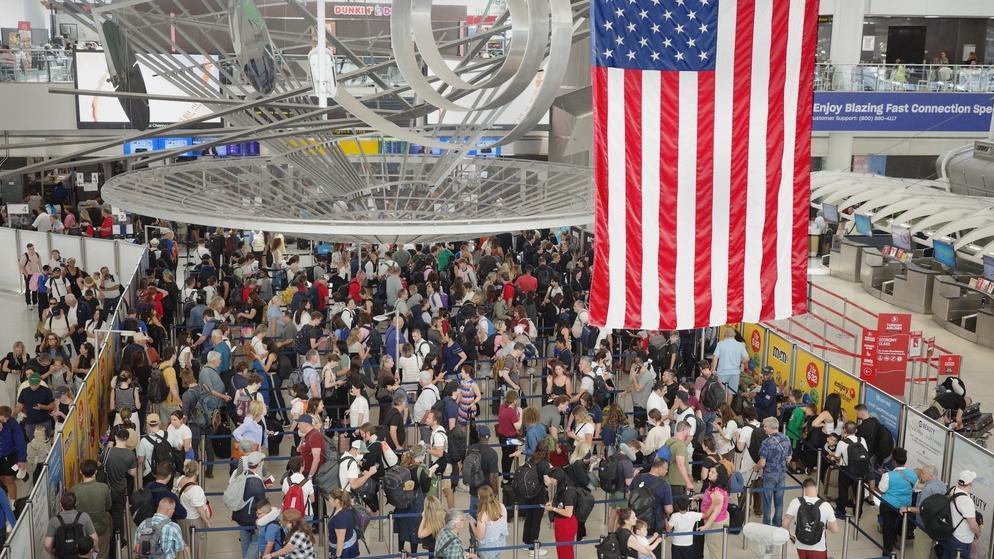 Busy US airport. Photo: Shutterstock