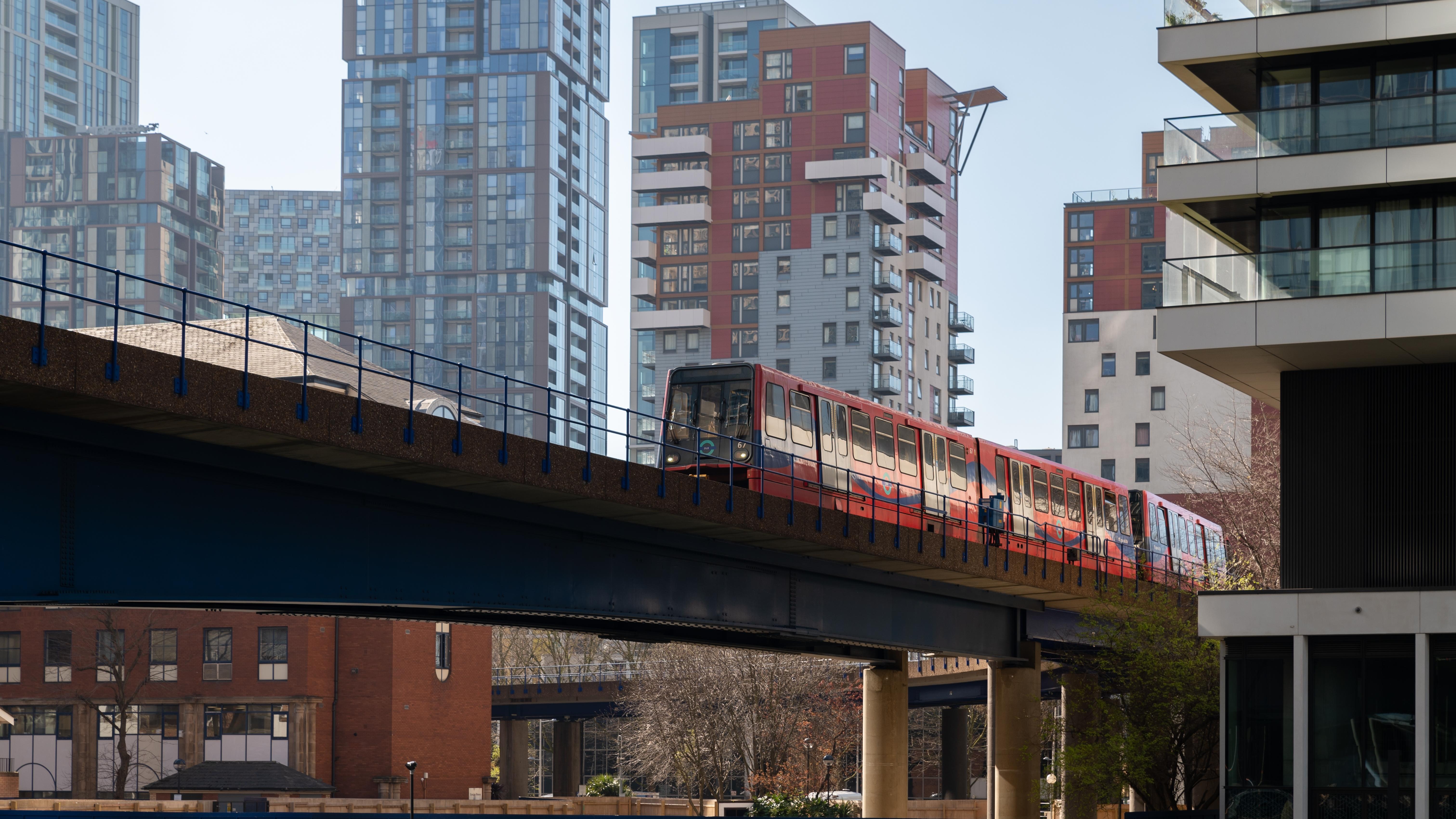 DLR in London. Photo; Jakub Rutkiewicz / Shutterstock.com