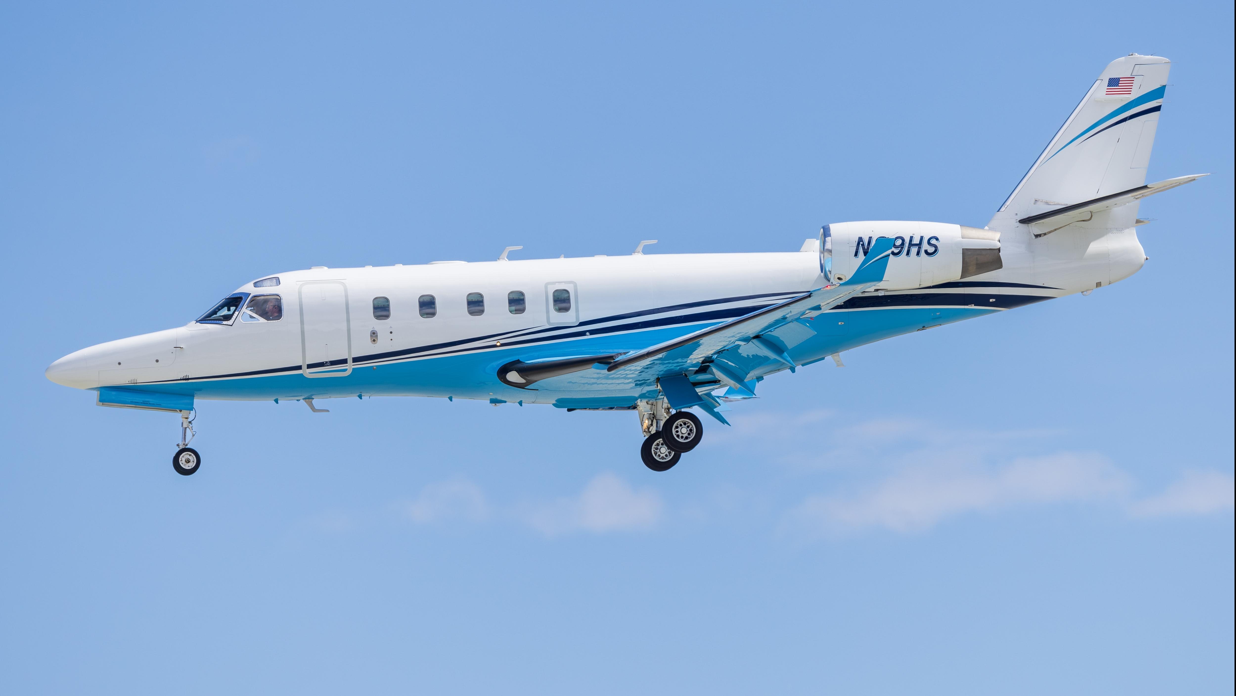 Representation of a Gulfstream G100: Aviation Photo Crew / Shutterstock.com 