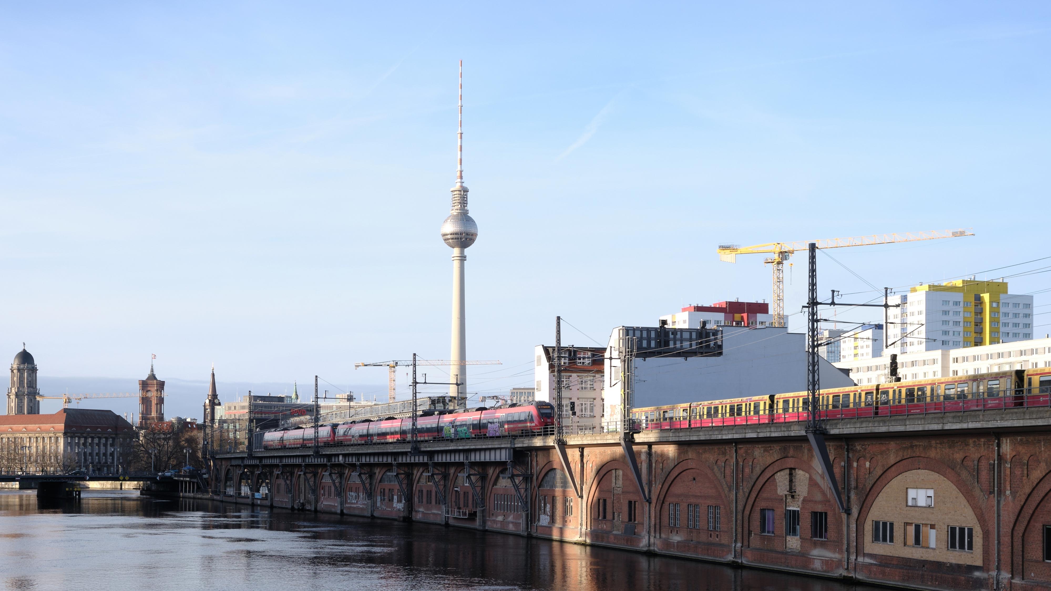 Berlin Stadtbahn. Photo: Stephan Dost / Shutterstock.com
