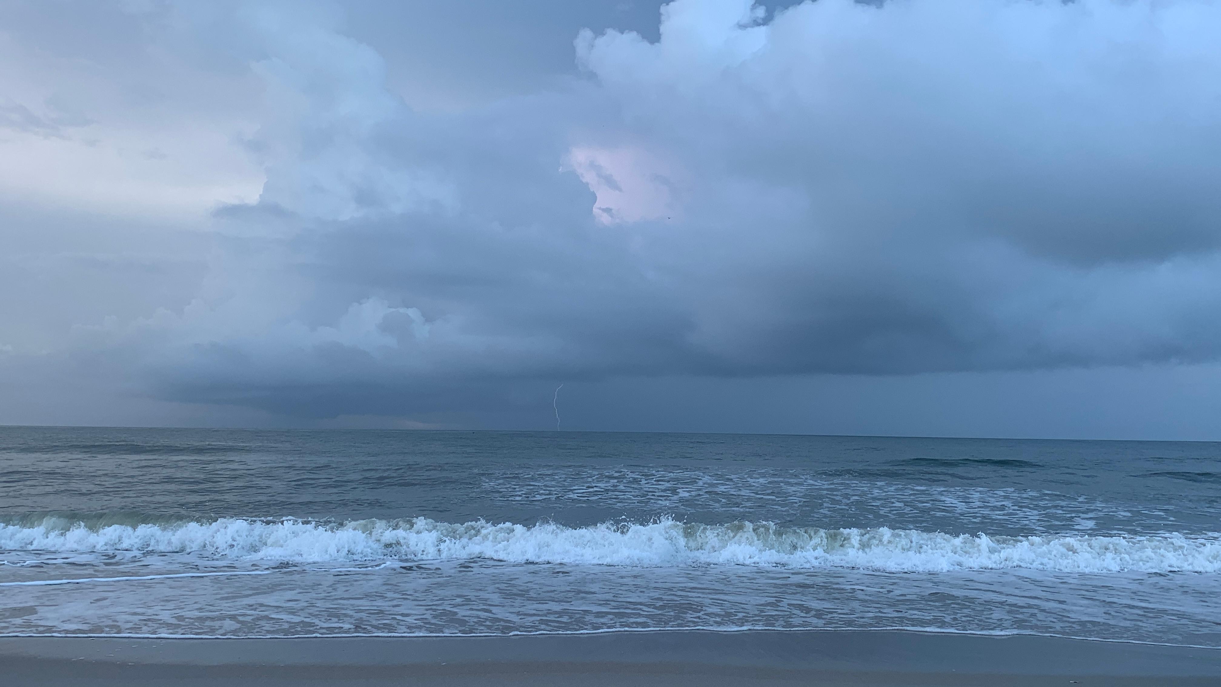 First Bands of Hurricane Isaias coming onshore (archive). Photo: Shutterstock