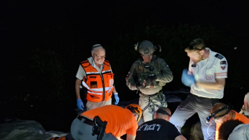 תמונה מהחילוץ מנחל כזיב - צילום: דוברות איחוד הצלה תמונה מהחילוץ מנחל כזיב - צילום: דוברות איחוד הצלה
