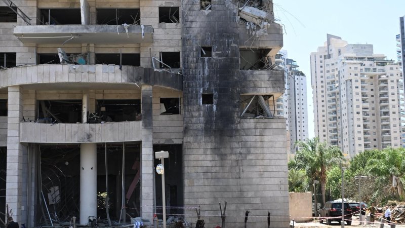 פגיעה של טיל בבניין. קרדיט צילום: חיים צח/לע״מ פגיעה של טיל בבניין. קרדיט צילום: חיים צח/לע״מ