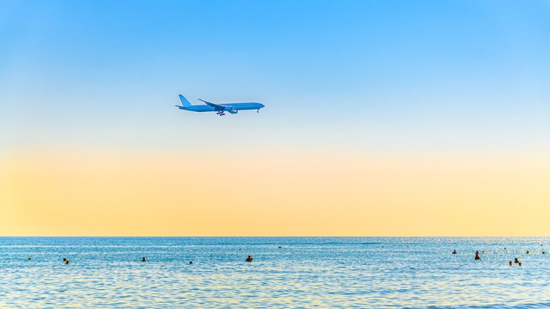 בדרך לנחיתה בלרנקה, קפריסין.צילום: Shutterstock