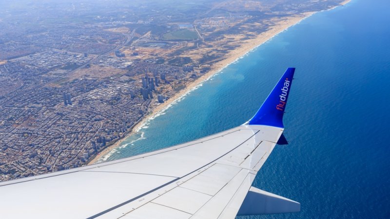 מטוס של flydubai מעל שמי ישראל. צילום: Shutterstock