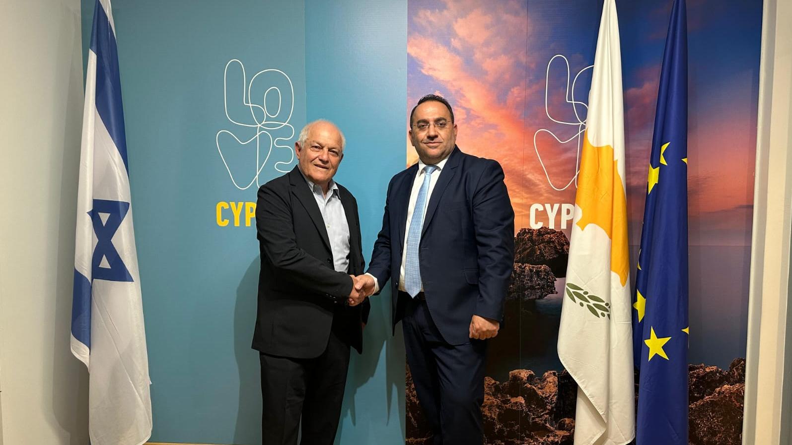 ישראל וקפריסין עם הסכם היסטורי. מימין: קומיס וכץ 