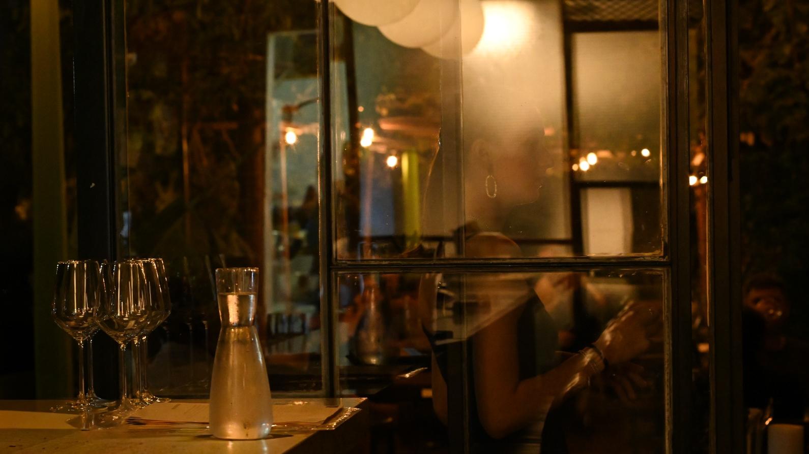 רומנטיקה ויין. ברזינה-בר יין. צילום: חן מיזי
