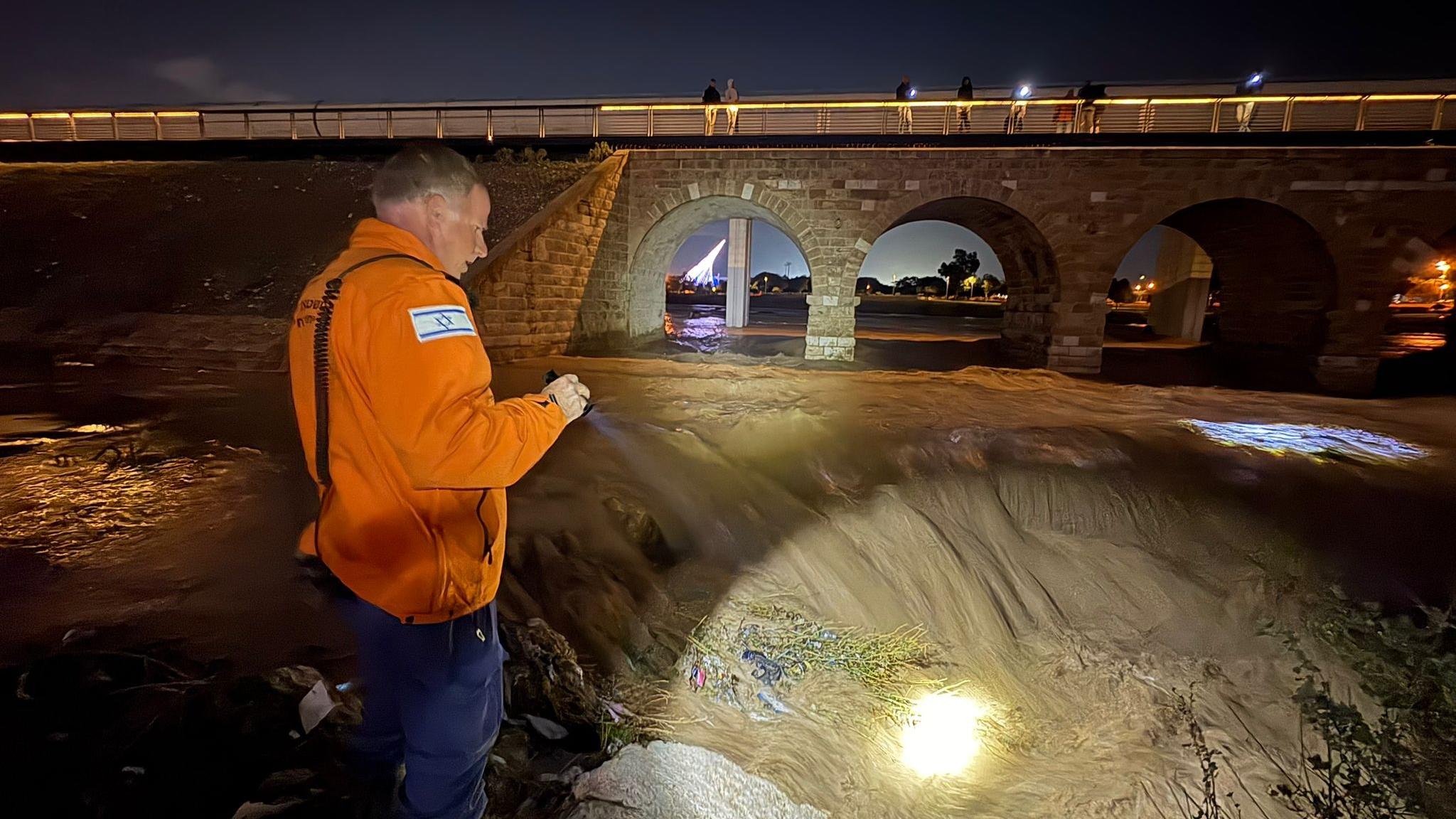 החיפושים נמשכים בנחל מיתר. צילום: יחל"צ עציון-יהודה.