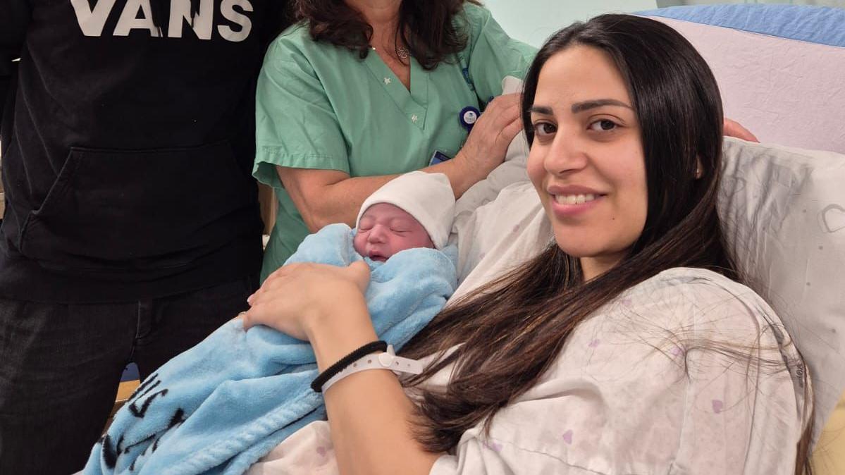 תינוקת ראשונה בביה״ח ליס ליולדות ונשים באיכילוב. צילום: דוברות איכילוב
