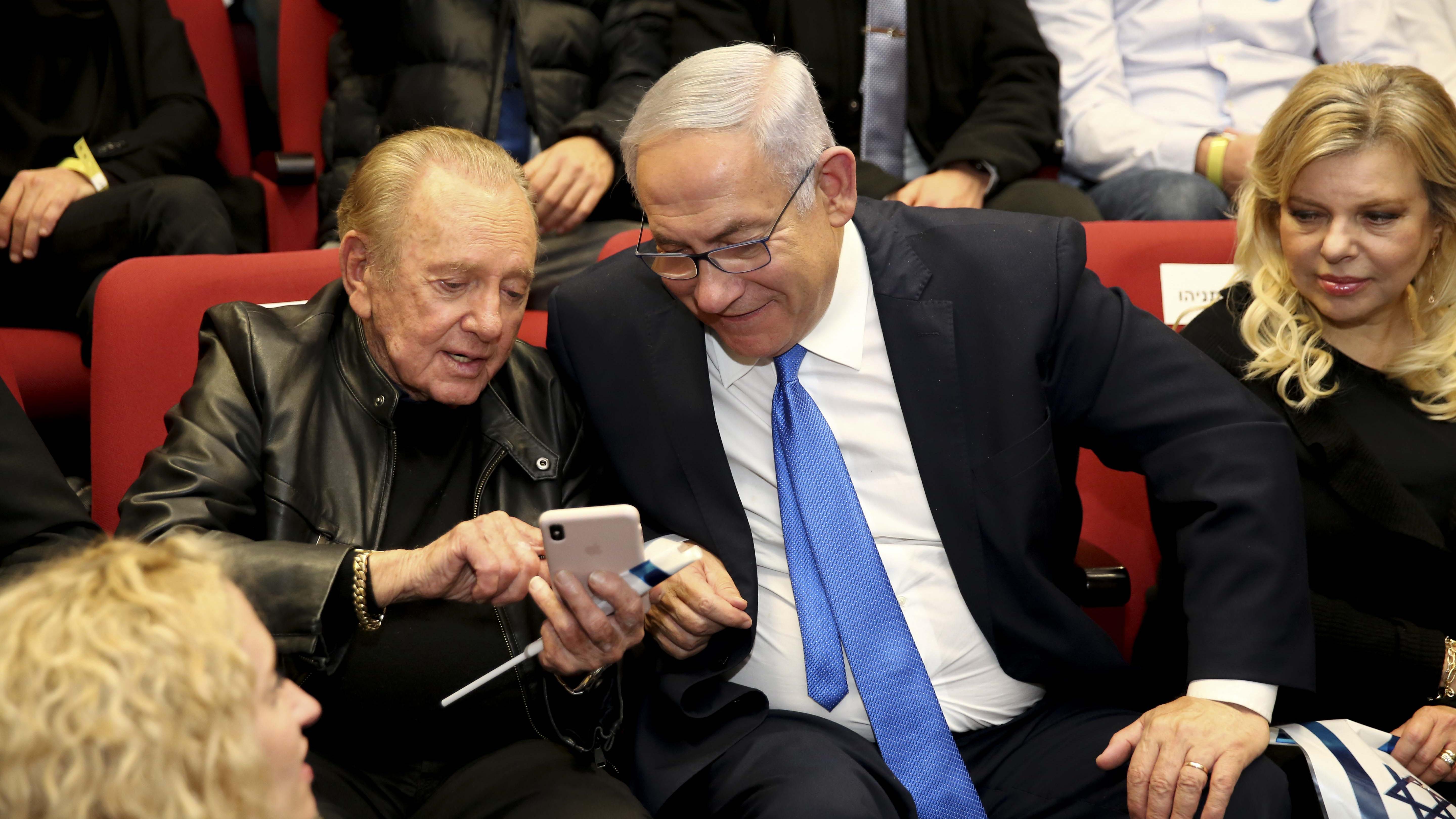 מוריס קהאן משמאל עם בנימין נתניהו. צילום: SpaceIL 