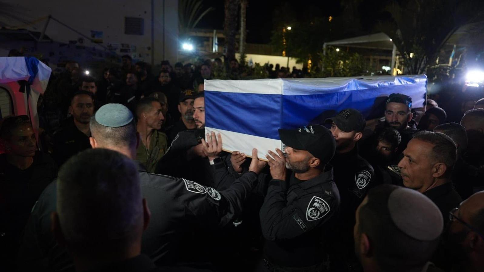 הצדעה אחרונה לרס״ר רני גואילי ז״ל. צילום: דוברות המשטרה