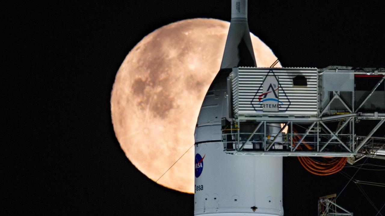משגר משימת ארטמיס 2 על רק ירח מלא. צילום: NASA