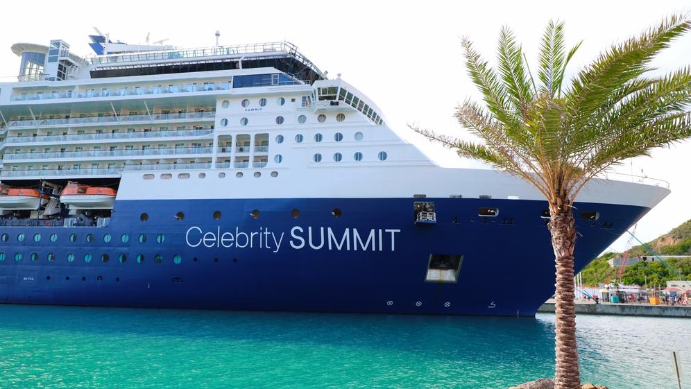 האונייה Celebrity Summit. צילום: shutterstock, Mike Van Moonlight
