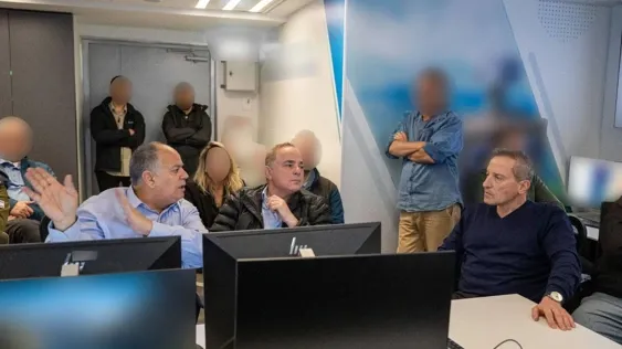 סיור מנכ"ל משרד הביטחון (מימין) בחברת רפאל. צילום: משרד הביטחון
