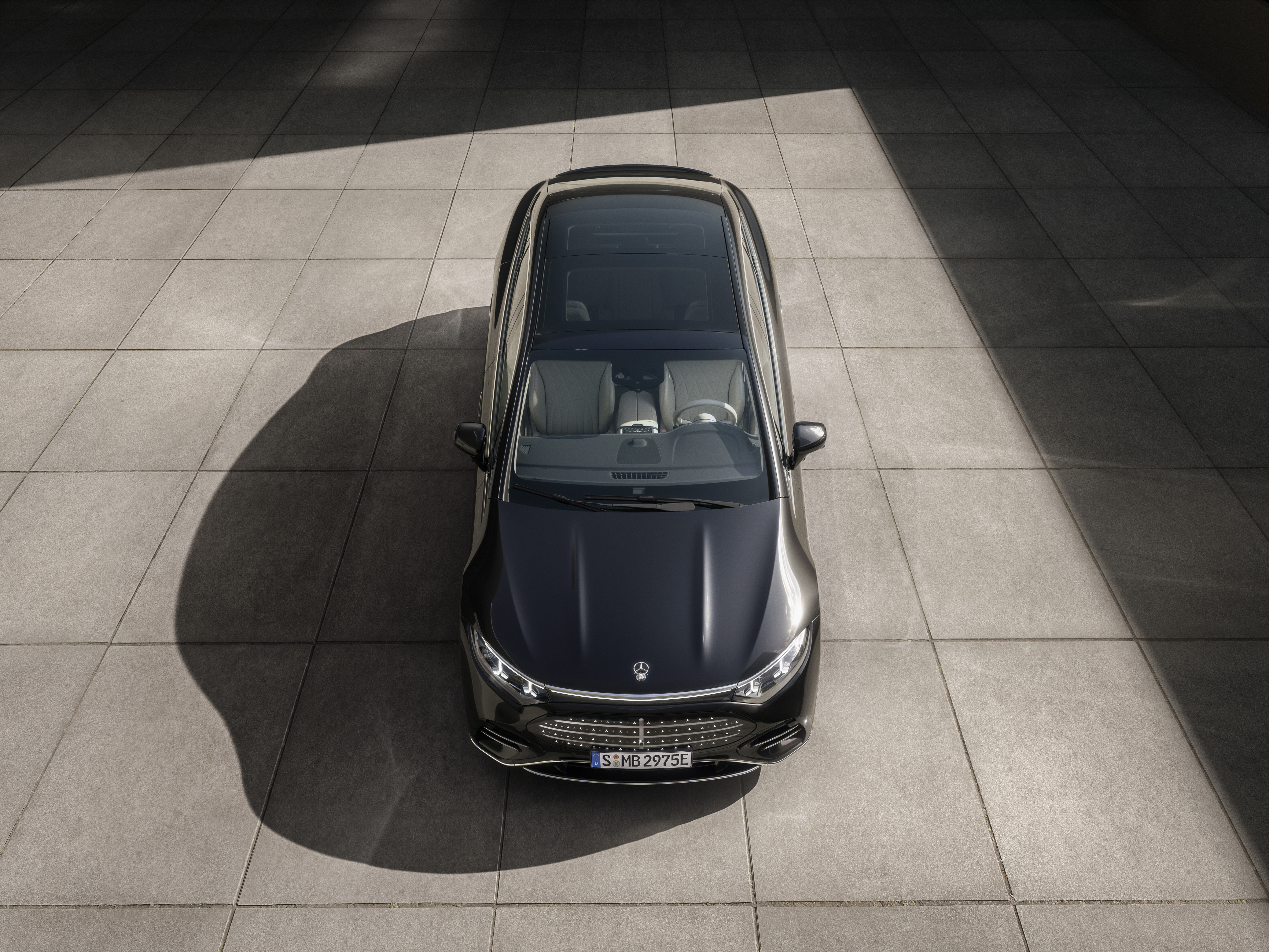 מרצדס EQS החשמלית המעודכנת. צילום: Mercedes-Benz