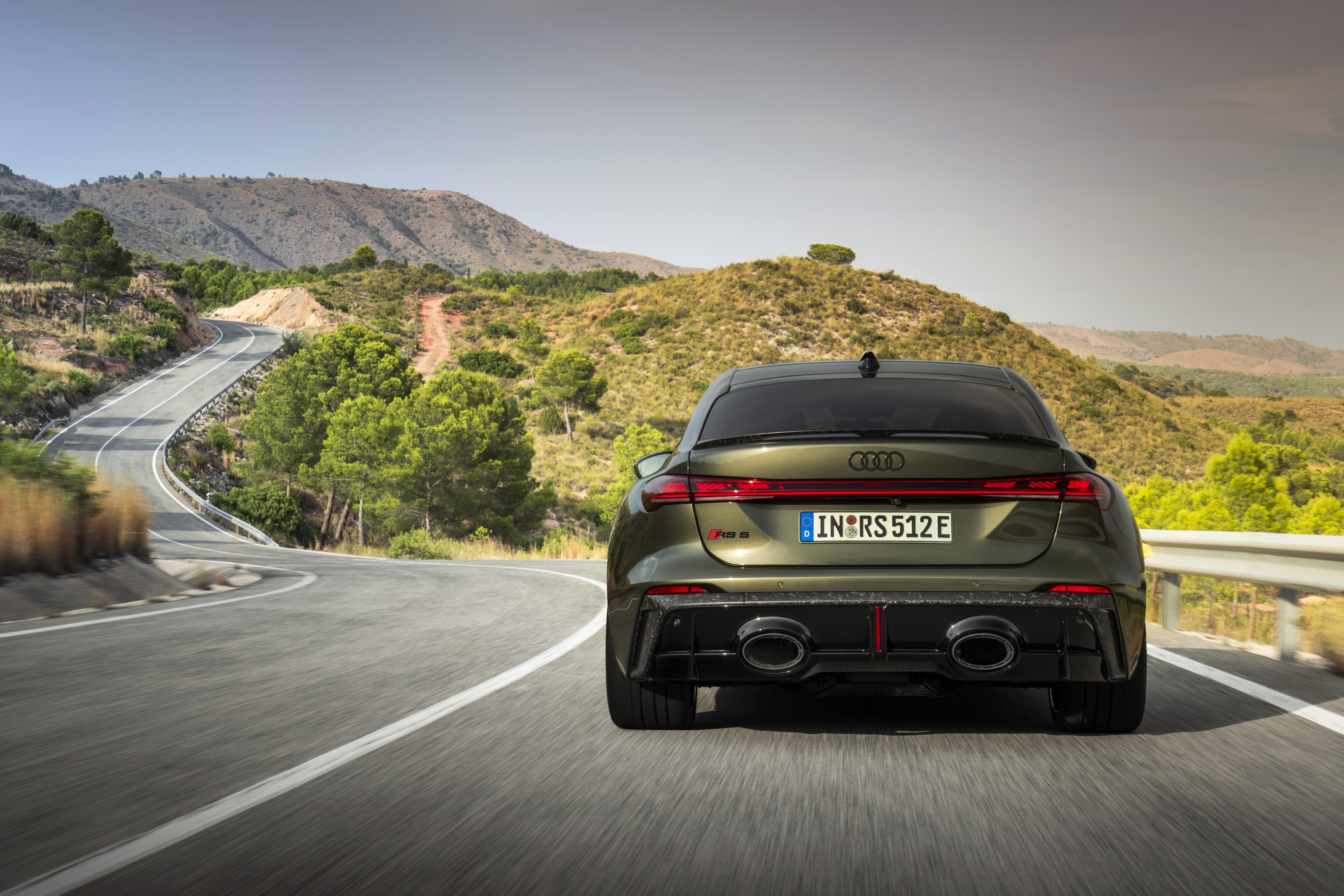 אאודי RS5 Sedan e-hybrid. צילום: Audi