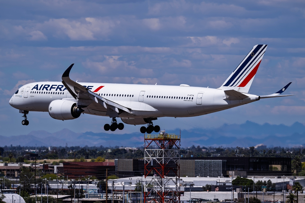 Air France Airbus A350-900/ Shutterstock