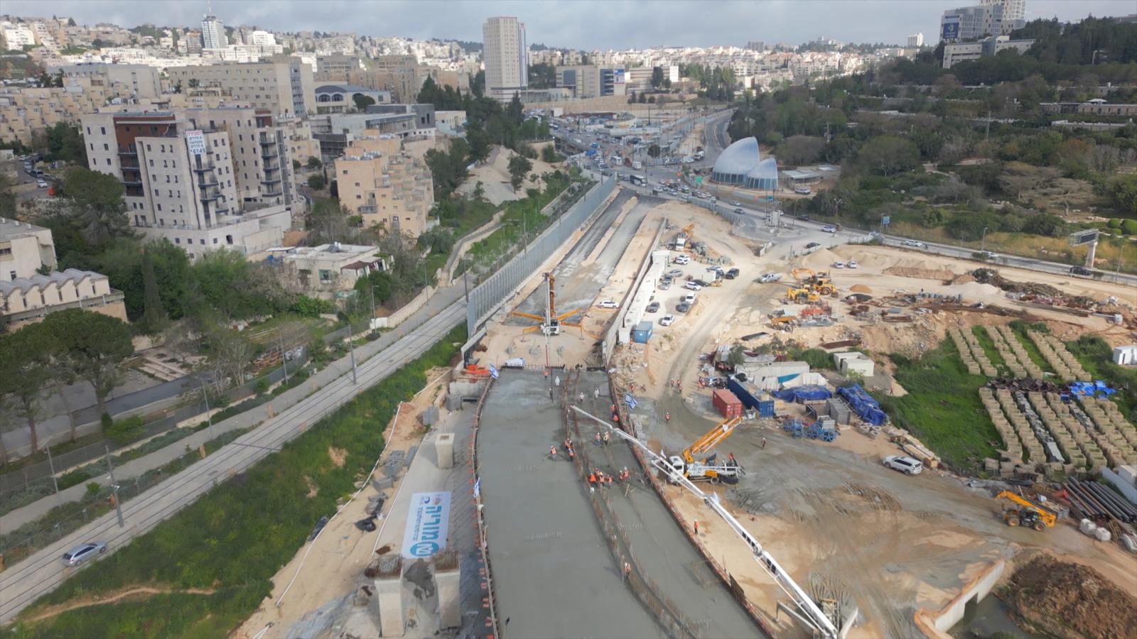 הגשר המרכזי במחלף בייט בירושלים. צילום: אייקון צילום
