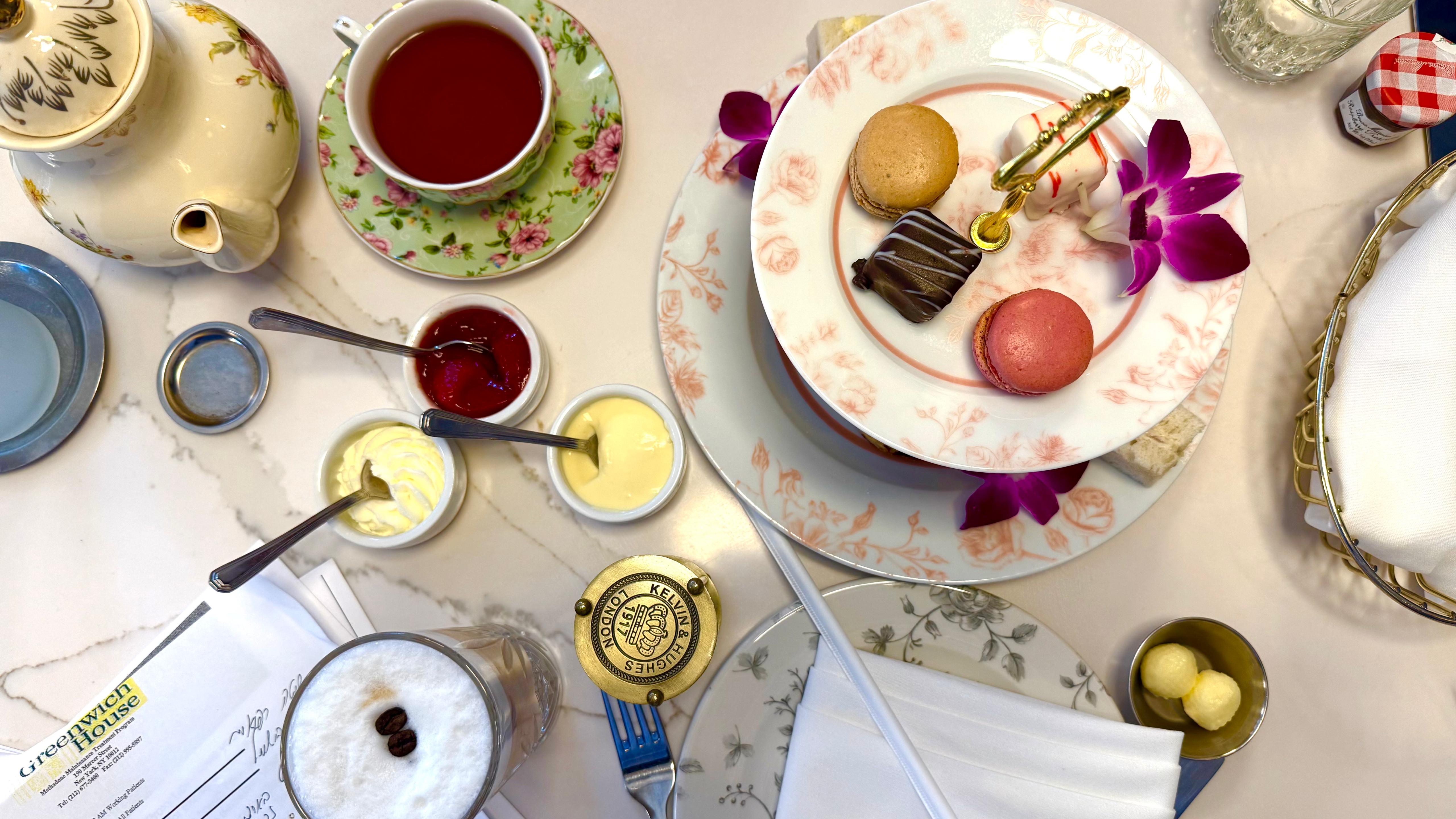 Tea time on Bleecker Street LITTLE HEN. Photo: Uri Obrotzky