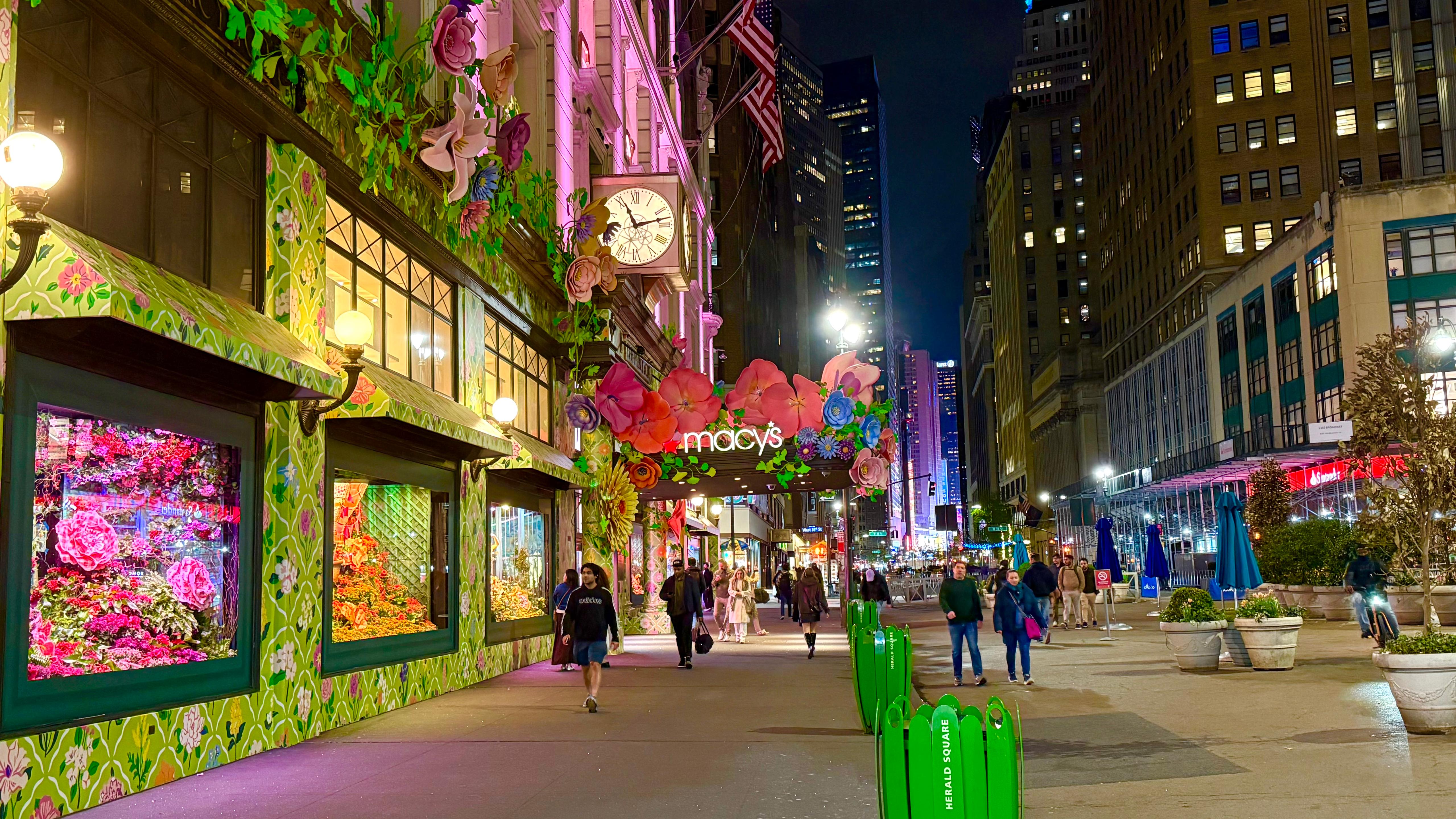 Breathtaking design at Macy's. Photo: Uri Obrotzky