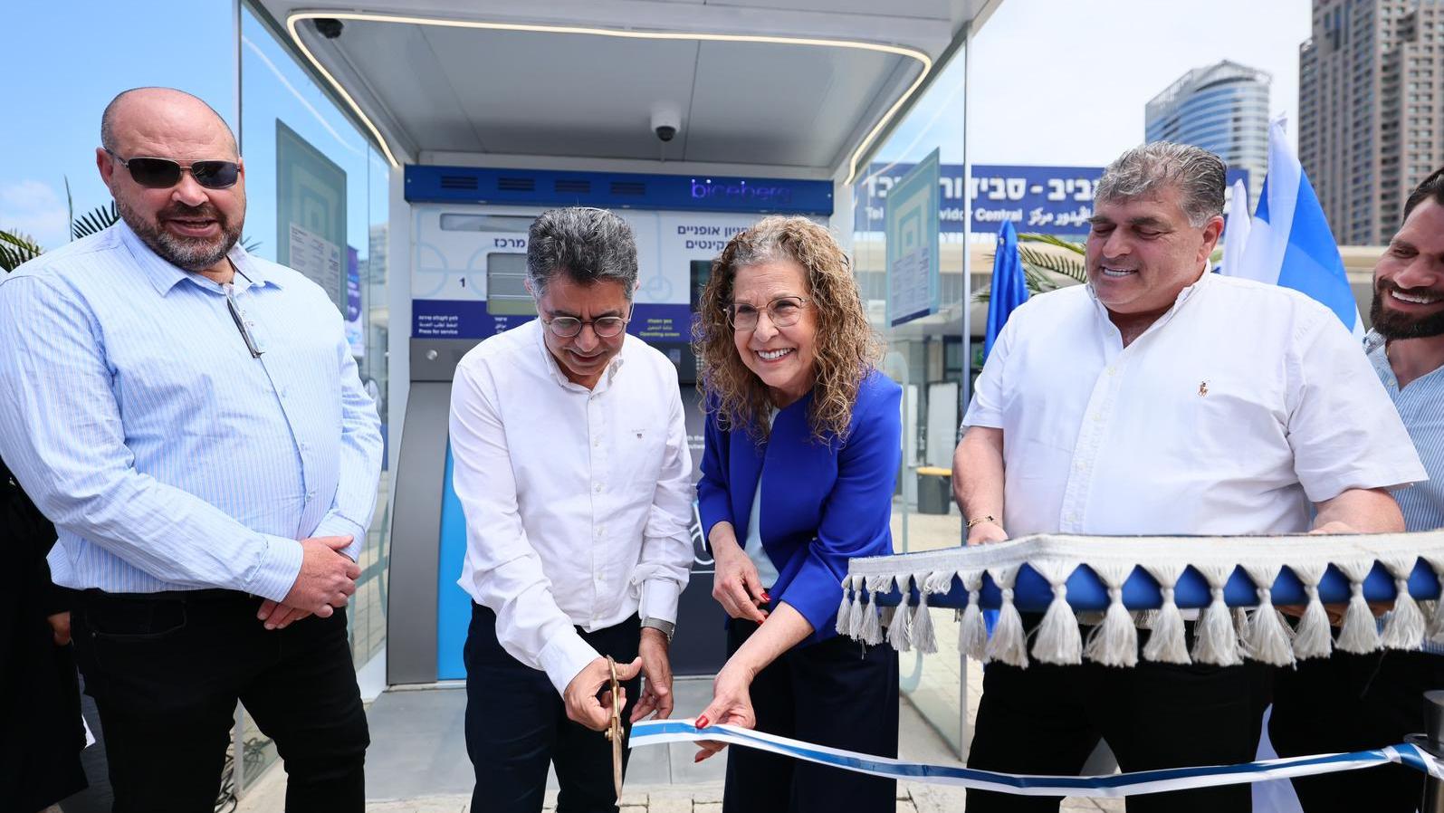 חניכת מתקן חנייה רובוטי חכם לאופניים וקורקינטים בתחנת תא סבידור מרכז
