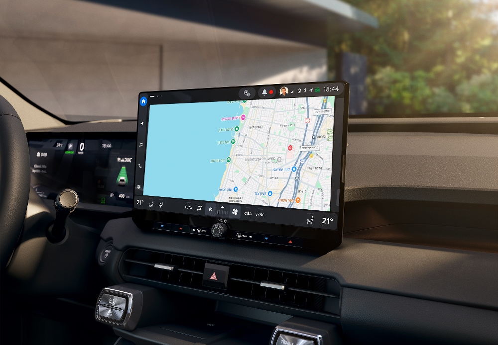 מסך המולטימדיה של Toyota RAV4. צילום: טויוטה