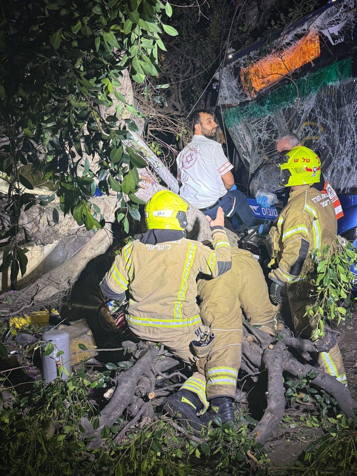 זירת התאונה. צילום: כבאות והצלה ארצי