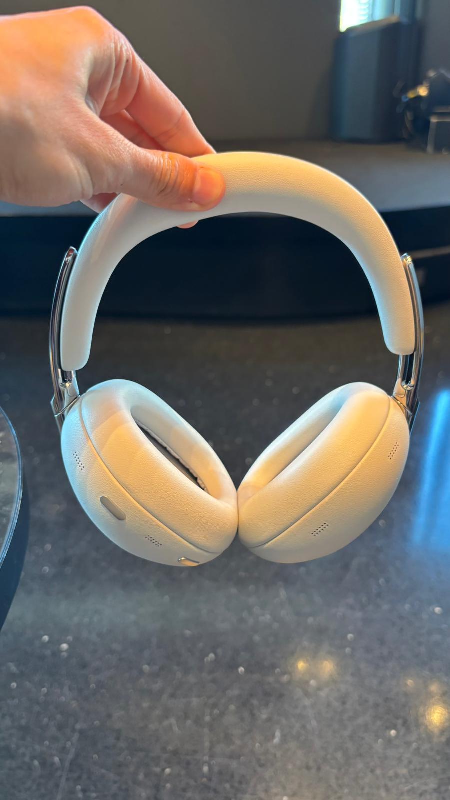 1000X THE COLLECTION headphones. Photo: Matan Hetzroni