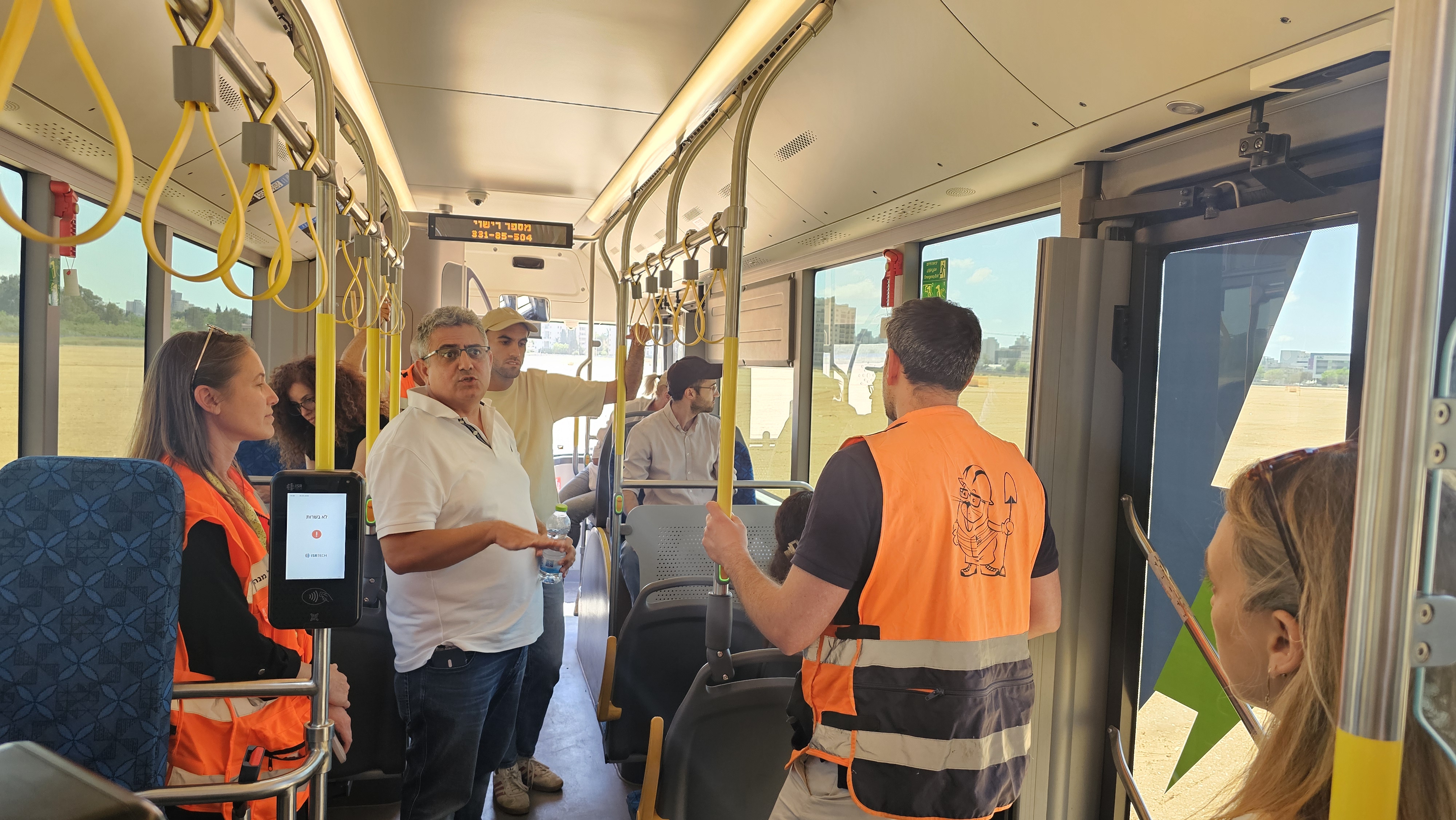 סיור באתר הקמת המטרו עם עדי קין קרני. צילום: אירה מקיינקו