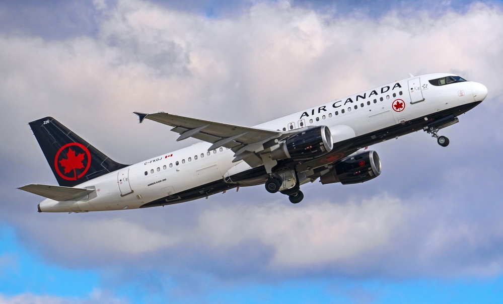 Airbus A320-200 Air Canada/Shutterstock