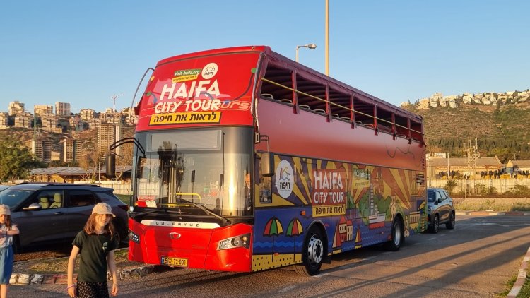 סיטי טור באוטובוס האדום. צילום: ספיר פרץ