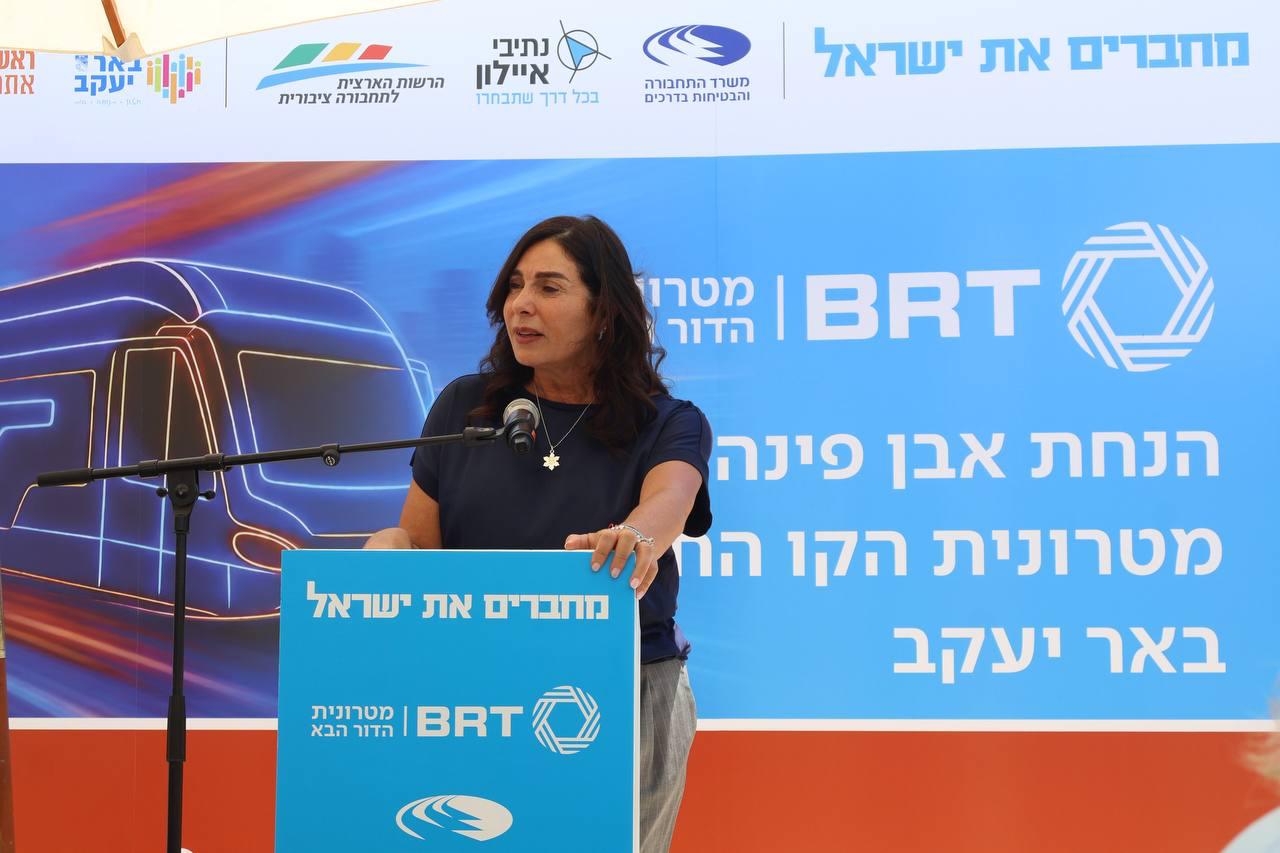 השרה מירי רגב בטקס הנחת אבן הפינה לקו החום של המטרונית בבאר יעקב. צילום: משרד התחבורה