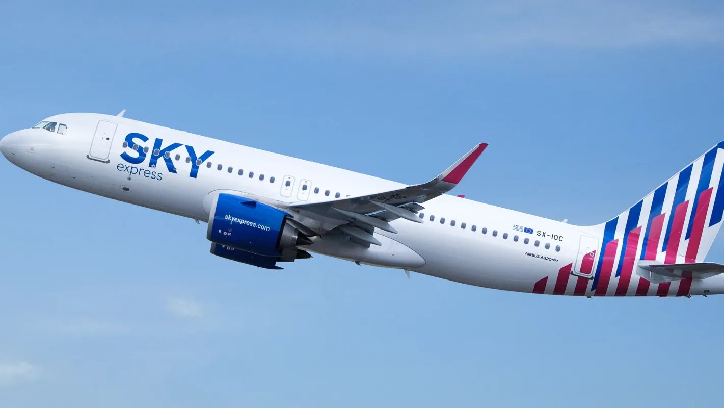 מטוס SKY express. צילום: SKY express