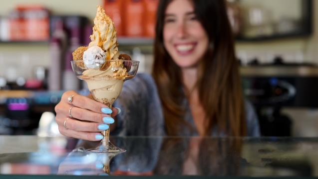 MOOD CUP של פז פרחי בשיתוף גלידה נווה צדק  בפסטיבל פורט שףי. צילום קובי מהגר