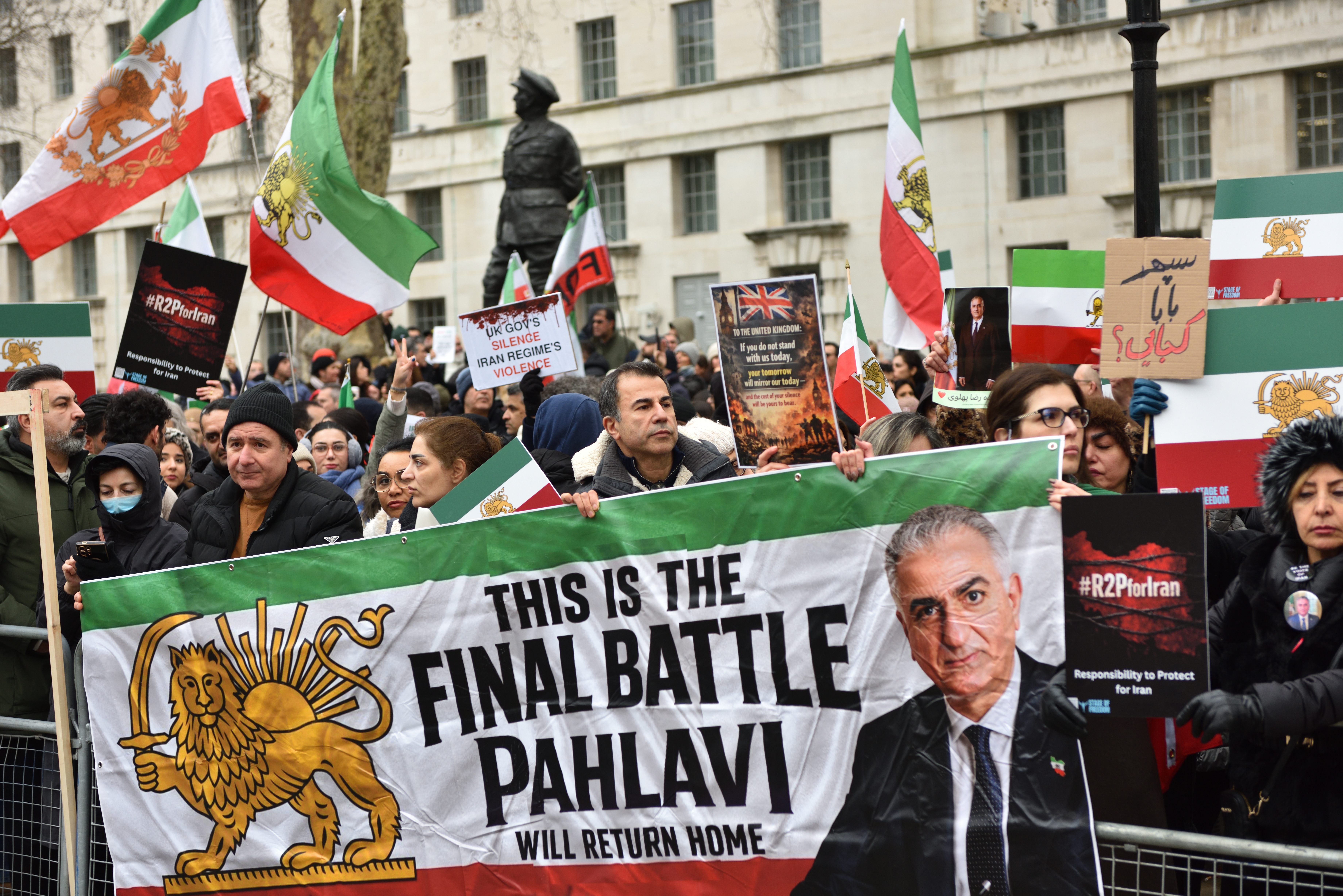 Pro-Pahlavi demonstrations. Photo: Shutterstock