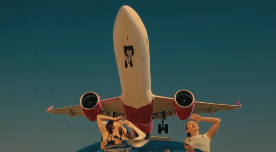 הקליפ לשיר Wizz Away. צילםו: Wizz Air