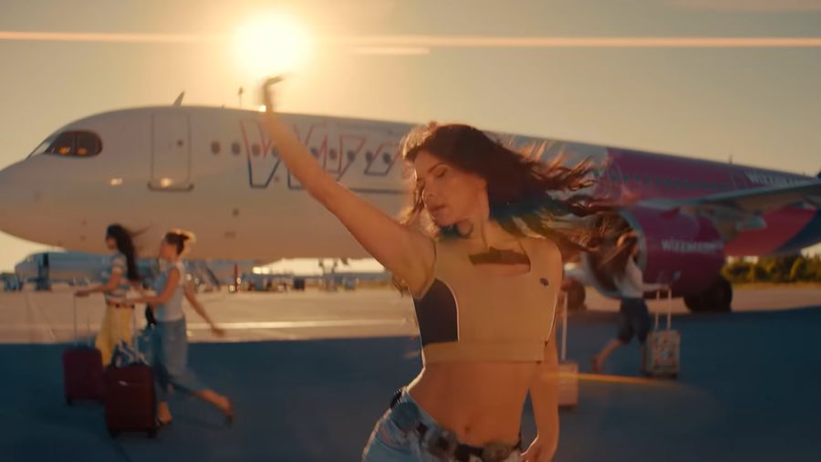 הקליפ לשיר Wizz Away. צילםו: Wizz Air