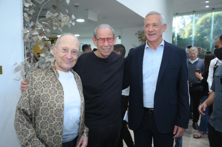 מימין לשמאל בני גנץ, מושיק תאומים וסמי סגול. צילום: המרכז הישראלי לאלצהיימר