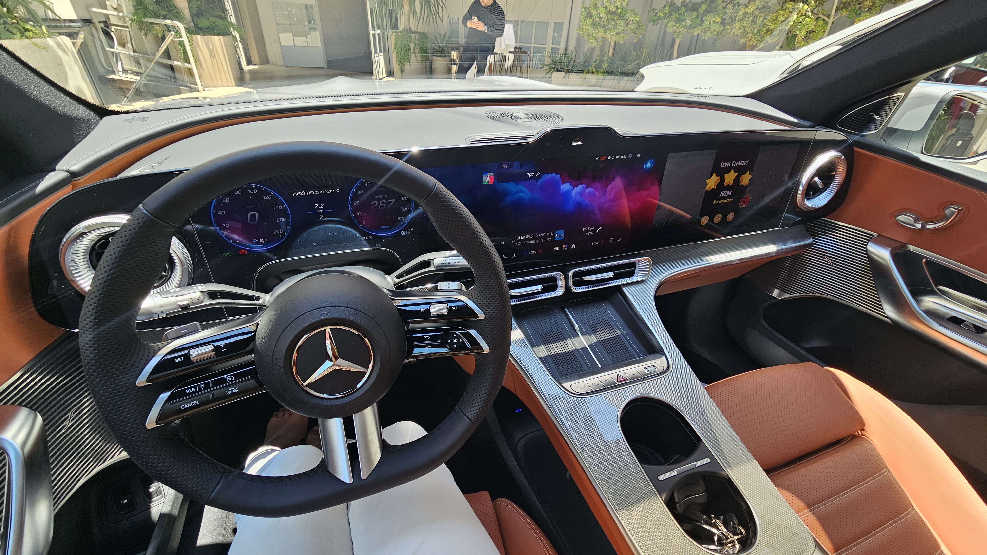 מרצדס GLC החשמלית החדשה עם המסך הרציף הארוך ביותר. צילום: אירה מקיינקו 