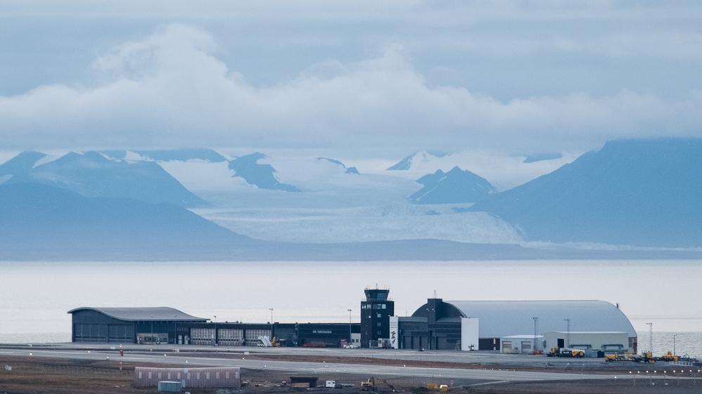 נמל התעופה לונגיירביין (Longyearbyen)