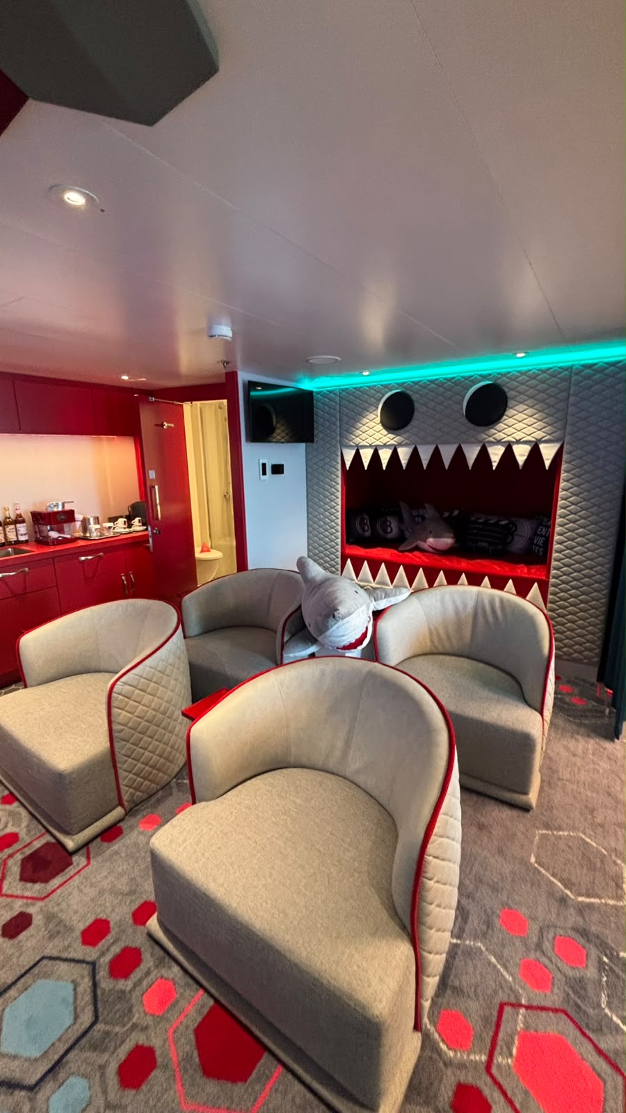 Ultimate Family Townhouse Suite. Photo: Matan Hetzroni