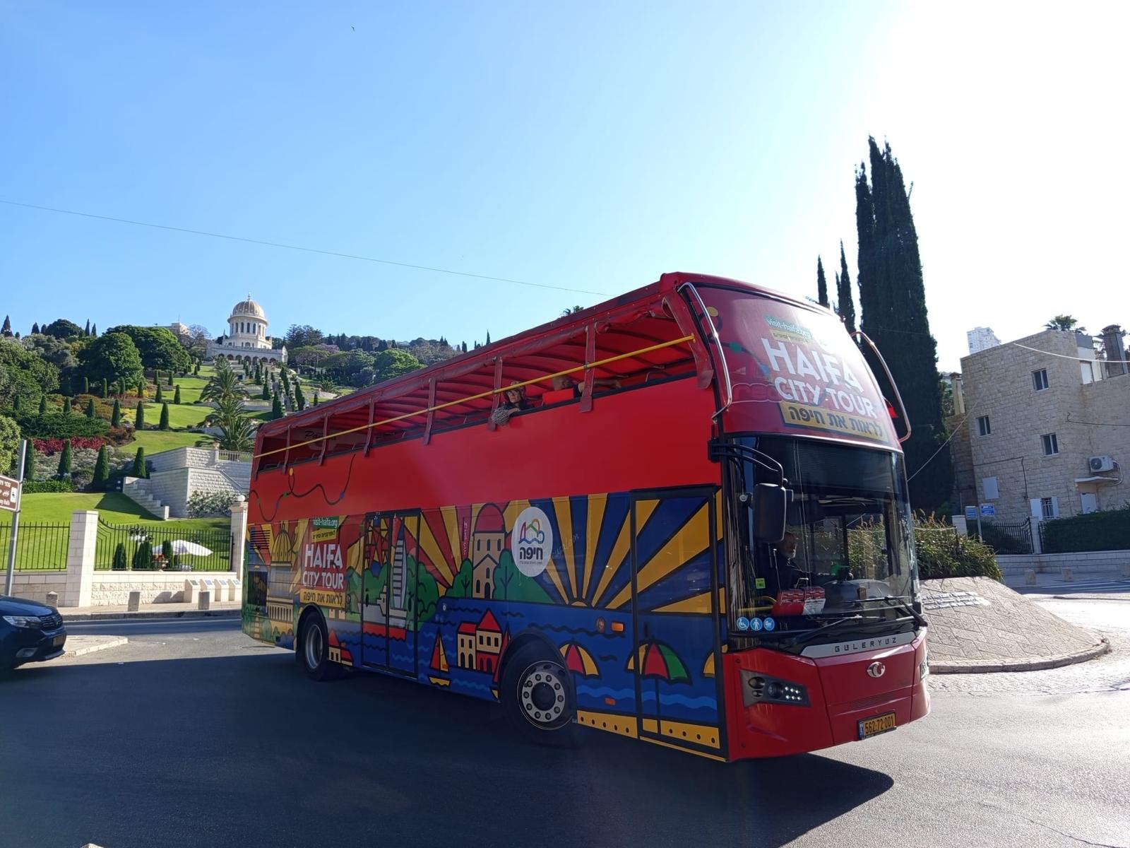 סיטי טור חיפה - האוטובוס האדום. צילום: העמותה לתיירות חיפה