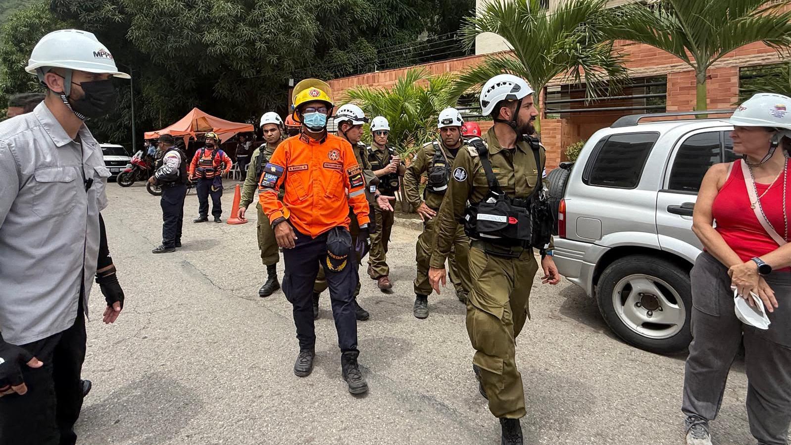 השגריר יועד מגן ותת אלוף אלעד אדרי בפגישה עם שר התשתיות של ונצואלה