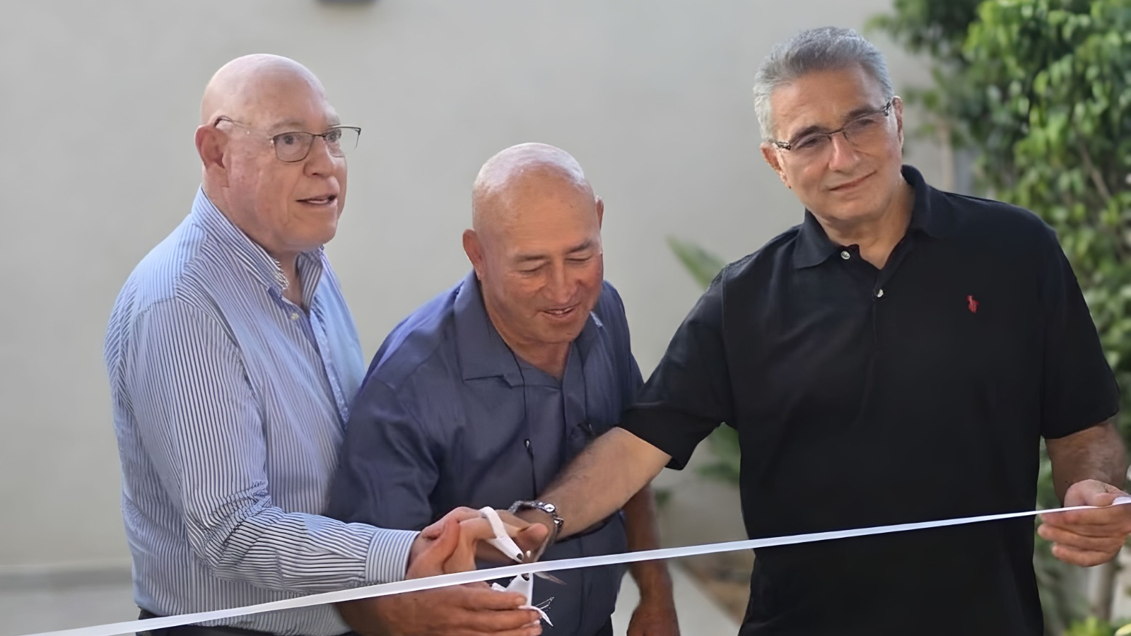 ראש עיריית כרמיאל משה קונינסקי, מר חילו מנהל המתחם, צבי נטע יור מכשירי תנועה