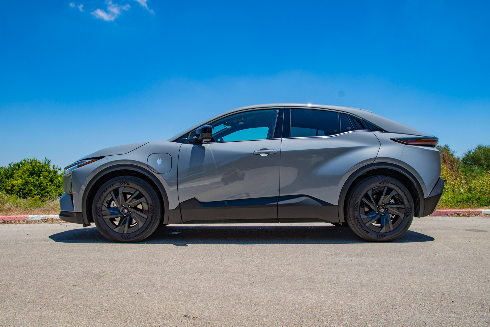 טויוטה C-HR+ חשמלי - על הכביש התחושה בוגרת ומלוטשת. צילום: אירה מקיינקו